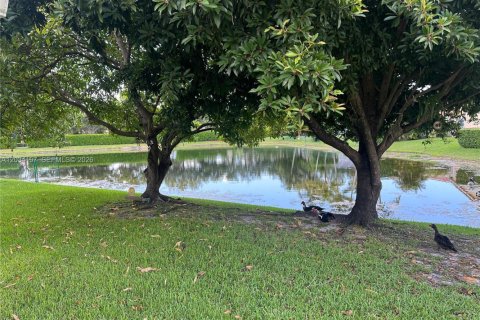 House in Pembroke Pines, Florida 3 bedrooms, 177.72 sq.m. № 2089391 - photo 11