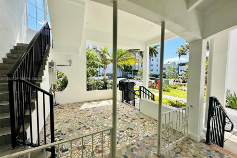 Снять в аренду квартиру в Майами-Бич, Флорида 1 спальня, 44.78м2, № 2025491 - фото 2