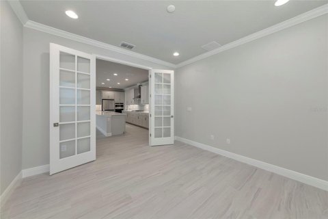 House in Sarasota, Florida 2 bedrooms, 214.23 sq.m. № 1871111 - photo 12