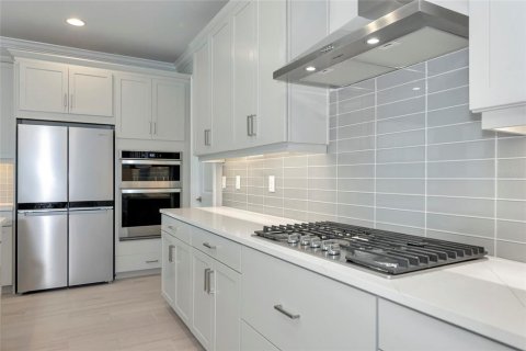 House in Sarasota, Florida 2 bedrooms, 214.23 sq.m. № 1871111 - photo 8