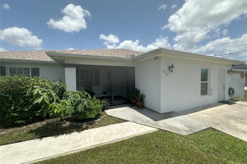 House in Lehigh Acres, Florida 4 bedrooms, 176.42 sq.m. № 1803362 - photo 9