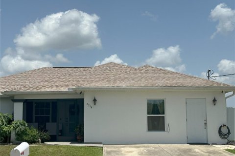 House in Lehigh Acres, Florida 4 bedrooms, 176.42 sq.m. № 1803362 - photo 3
