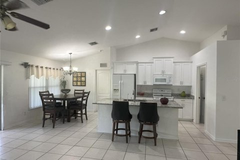House in Lehigh Acres, Florida 4 bedrooms, 176.42 sq.m. № 1803362 - photo 24