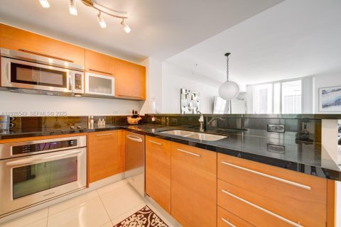 Купить кондоминиум в Майами, Флорида 2 спальни, 98.29м2, № 1986475 - фото 10