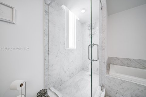 Купить кондоминиум в Майами, Флорида 2 спальни, 98.29м2, № 1986475 - фото 26