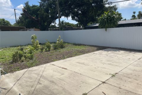 House in West Park, Florida 4 bedrooms, 159.79 sq.m. № 1944129 - photo 22