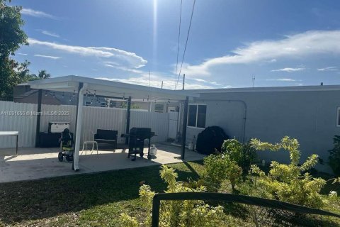 House in West Park, Florida 4 bedrooms, 159.79 sq.m. № 1944129 - photo 21