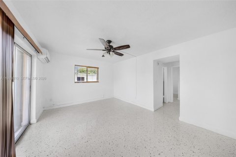 Immobilier commercial à vendre à Hialeah, Floride: 329.25 m2 № 2055436 - photo 20