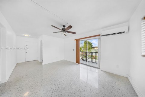 Immobilier commercial à vendre à Hialeah, Floride: 329.25 m2 № 2055436 - photo 23