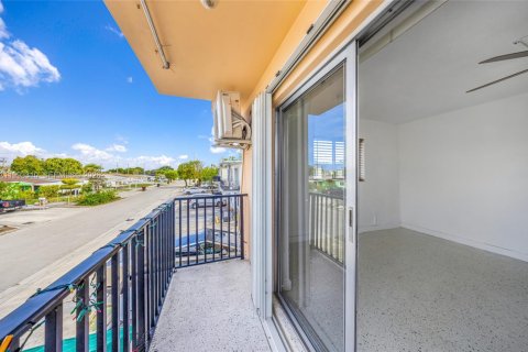 Immobilier commercial à vendre à Hialeah, Floride: 329.25 m2 № 2055436 - photo 30