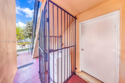 Immobilier commercial à vendre à Hialeah, Floride: 329.25 m2 № 2055436 - photo 9