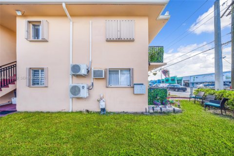 Immobilier commercial à vendre à Hialeah, Floride: 329.25 m2 № 2055436 - photo 4
