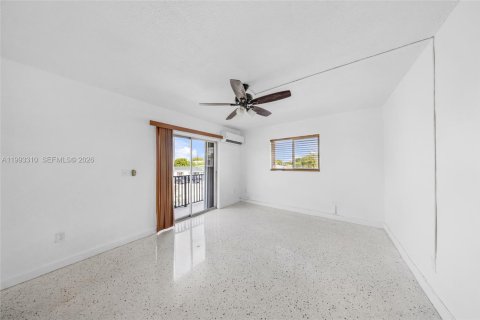 Immobilier commercial à vendre à Hialeah, Floride: 329.25 m2 № 2055436 - photo 19