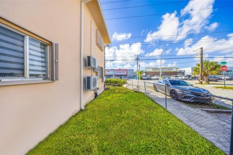 Immobilier commercial à vendre à Hialeah, Floride: 329.25 m2 № 2055436 - photo 7