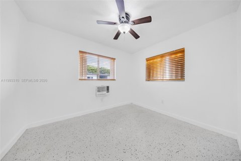 Immobilier commercial à vendre à Hialeah, Floride: 329.25 m2 № 2055436 - photo 27
