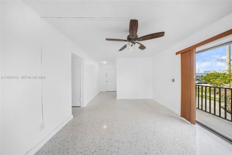 Immobilier commercial à vendre à Hialeah, Floride: 329.25 m2 № 2055436 - photo 22