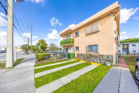 Immobilier commercial à vendre à Hialeah, Floride: 329.25 m2 № 2055436 - photo 3