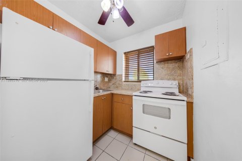 Immobilier commercial à vendre à Hialeah, Floride: 329.25 m2 № 2055436 - photo 18