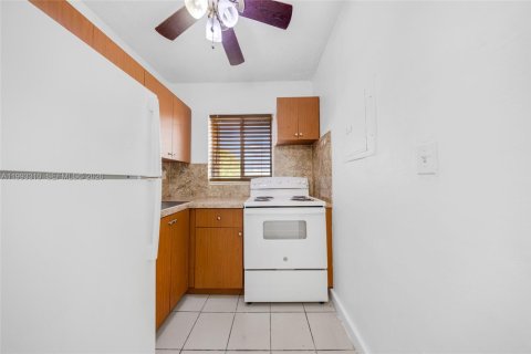 Immobilier commercial à vendre à Hialeah, Floride: 329.25 m2 № 2055436 - photo 17
