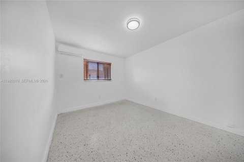 Immobilier commercial à vendre à Hialeah, Floride: 329.25 m2 № 2055436 - photo 25