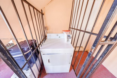 Immobilier commercial à vendre à Hialeah, Floride: 329.25 m2 № 2055436 - photo 8