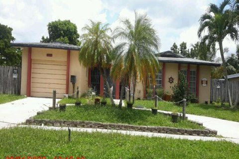 Villa ou maison à North Lauderdale, Floride 4 chambres, 175.49 m2 № 2374548