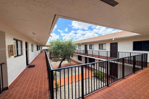 Condo à Hialeah, Floride, 2 chambres  № 2303779