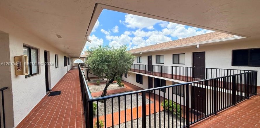 Condo à Hialeah, Floride, 2 chambres  № 2303779