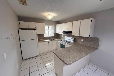 Copropriété à louer à Hialeah, Floride: 2 chambres, 72.28 m2 № 2303779 - photo 7