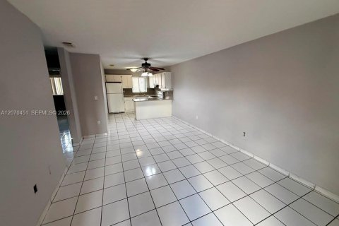 Copropriété à louer à Hialeah, Floride: 2 chambres, 72.28 m2 № 2303779 - photo 10