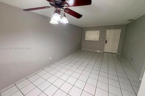 Copropriété à louer à Hialeah, Floride: 2 chambres, 72.28 m2 № 2303779 - photo 9