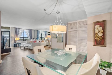 Condo in Bal Harbour, Florida, 1 bedroom  № 1693607 - photo 9