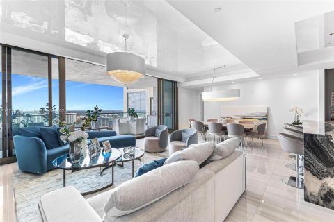 Condo in Sunny Isles Beach, Florida, 3 bedrooms  № 2021291