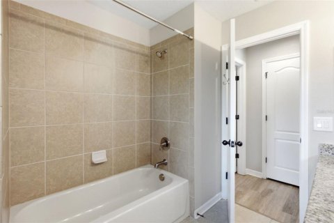 Casa en venta en Wesley Chapel, Florida, 5 dormitorios, 331.75 m2 № 2305077 - foto 4