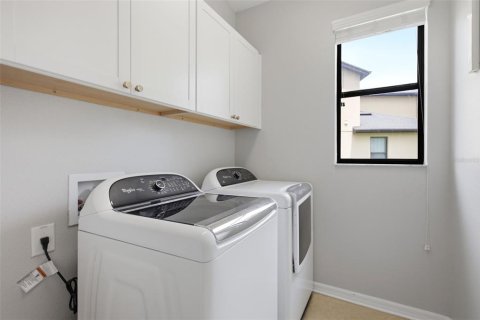 Casa en venta en Wesley Chapel, Florida, 5 dormitorios, 331.75 m2 № 2305077 - foto 28
