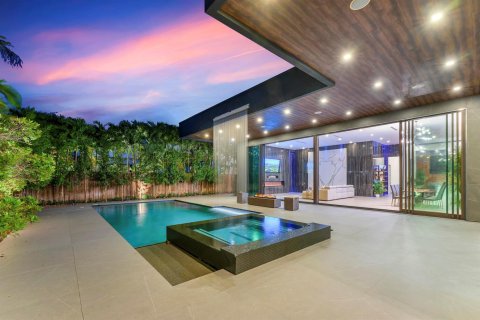 House in Fort Lauderdale, Florida 5 bedrooms, 530.29 sq.m. № 2082896