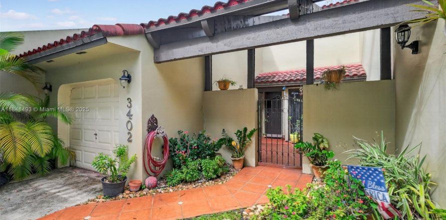 Condominio en Doral, Florida, 2 dormitorios № 2039129