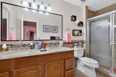 Condominio en venta en Doral, Florida, 2 dormitorios, 132.2 m2 № 2039129 - foto 21