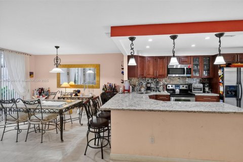 Condominio en venta en Doral, Florida, 2 dormitorios, 132.2 m2 № 2039129 - foto 17