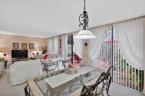 Condominio en venta en Doral, Florida, 2 dormitorios, 132.2 m2 № 2039129 - foto 11