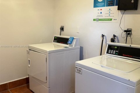 Condominio en venta en Miami, Florida, 2 dormitorios, 64.94 m2 № 2001992 - foto 5