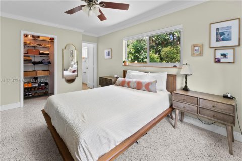 House in South Miami, Florida 3 bedrooms, 138.24 sq.m. № 1890281 - photo 15