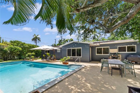 House in South Miami, Florida 3 bedrooms, 138.24 sq.m. № 1890281 - photo 7