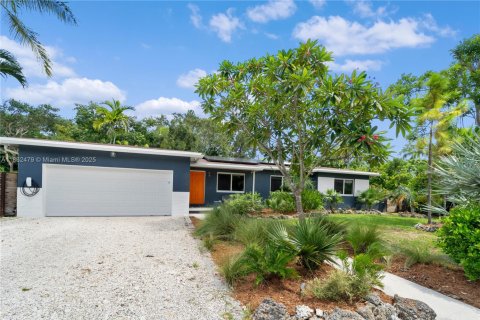 House in South Miami, Florida 3 bedrooms, 138.24 sq.m. № 1890281 - photo 10
