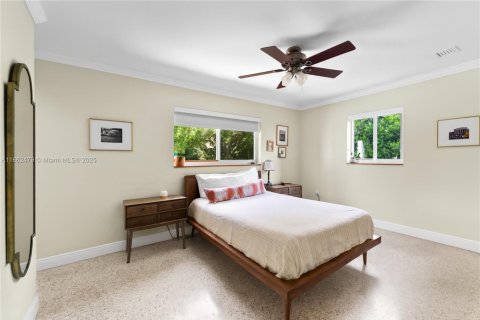House in South Miami, Florida 3 bedrooms, 138.24 sq.m. № 1890281 - photo 14