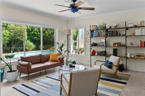 House in South Miami, Florida 3 bedrooms, 138.24 sq.m. № 1890281 - photo 4