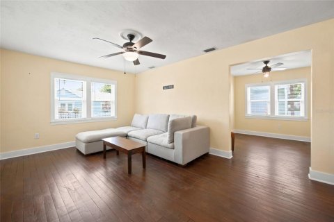 House in Ocala, Florida 2 bedrooms, 84.73 sq.m. № 2259205 - photo 3
