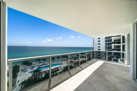 Copropriété à louer à Sunny Isles Beach, Floride: 3 chambres, 226.68 m2 № 1926695 - photo 7
