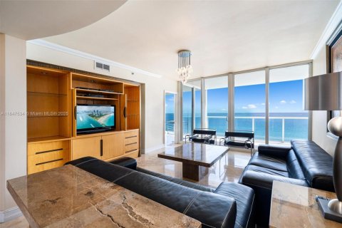 Copropriété à louer à Sunny Isles Beach, Floride: 3 chambres, 226.68 m2 № 1926695 - photo 4