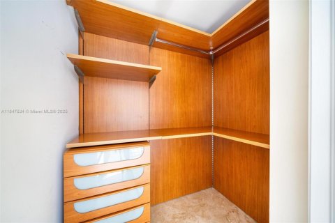 Copropriété à louer à Sunny Isles Beach, Floride: 3 chambres, 226.68 m2 № 1926695 - photo 18